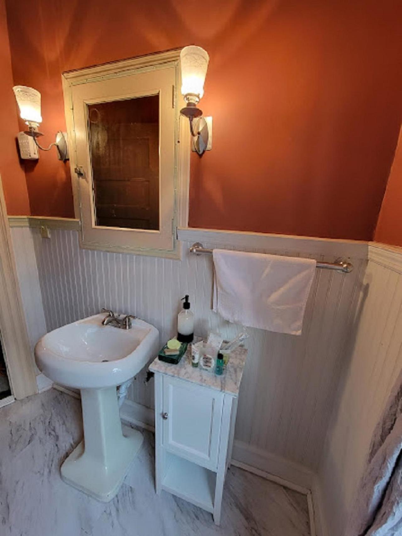 The Kings Throne Inn And Guest House 托莱多 外观 照片
