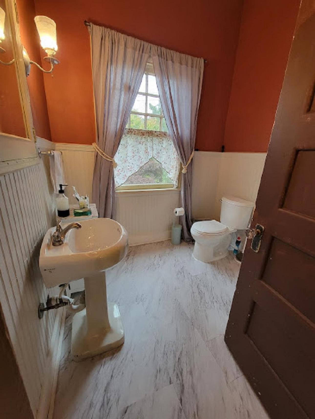 The Kings Throne Inn And Guest House 托莱多 外观 照片